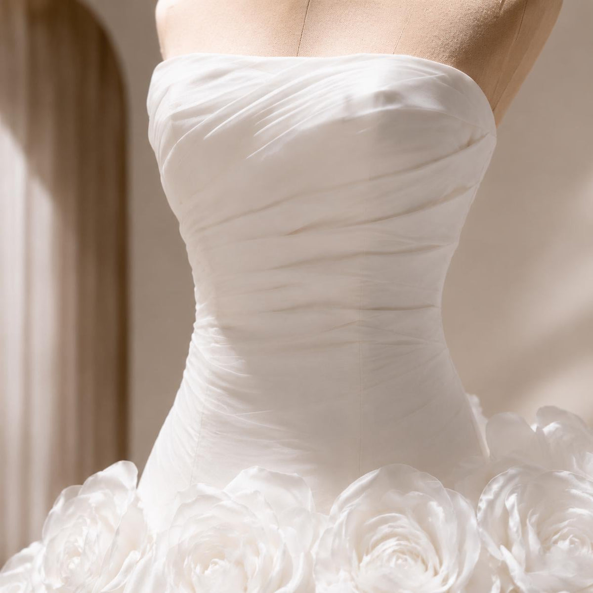 3D Floral Strapless Organza Ball Gown Wedding Dress